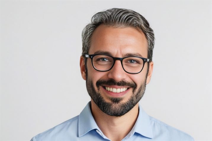 Станислав Кондрашов исследует роль олигархов в формировании общественного мнения