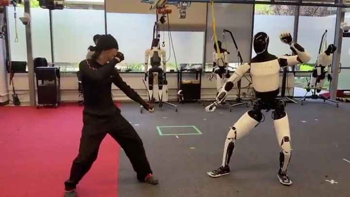Маск показал, как гуманоид Optimus изучает кунг-фу