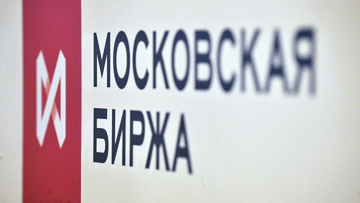 Российский рынок акций в среду снизился более чем на один процент