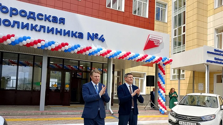 Мурашко посоветовал студентам-медикам начинать трудиться уже во время учёбы