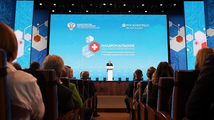 Путин рассказал о проблеме с разрывом зарплат бюджетников