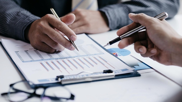 Назван способ выгодно вложить 100 тысяч рублей в 2026 году