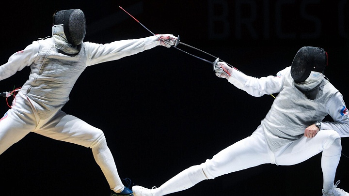 Российских фехтовальщиков допустили к соревнованиям с флагом и гимном