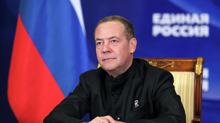 Медведев заявил, что ЕР представит в манифесте своё видение будущего страны