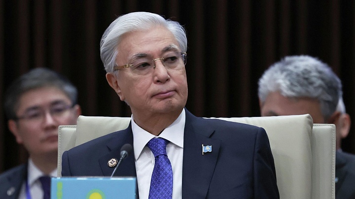 Токаев поздравил конькобежку Шумекову с тремя золотыми медалями